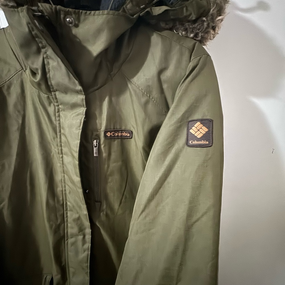 Pre owned winter jacket. Keeps you warm